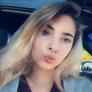 Meet your Posher, Elizabeth